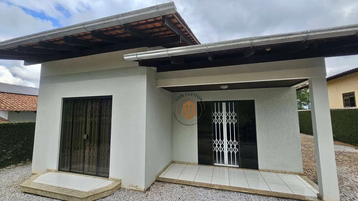 Foto 2 de Casa com 3 quartos à venda, 400m2 em Margem Esquerda, Gaspar - SC