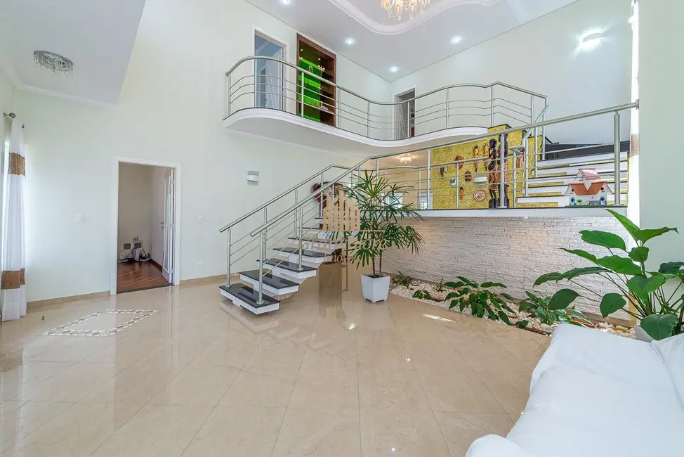 Casa com 3 quartos à venda, 356m2 em Umbará, Curitiba - PR - imagem 3 Foto 3 de Casa com 3 quartos à venda, 356m2 em Umbará, Curitiba - PR