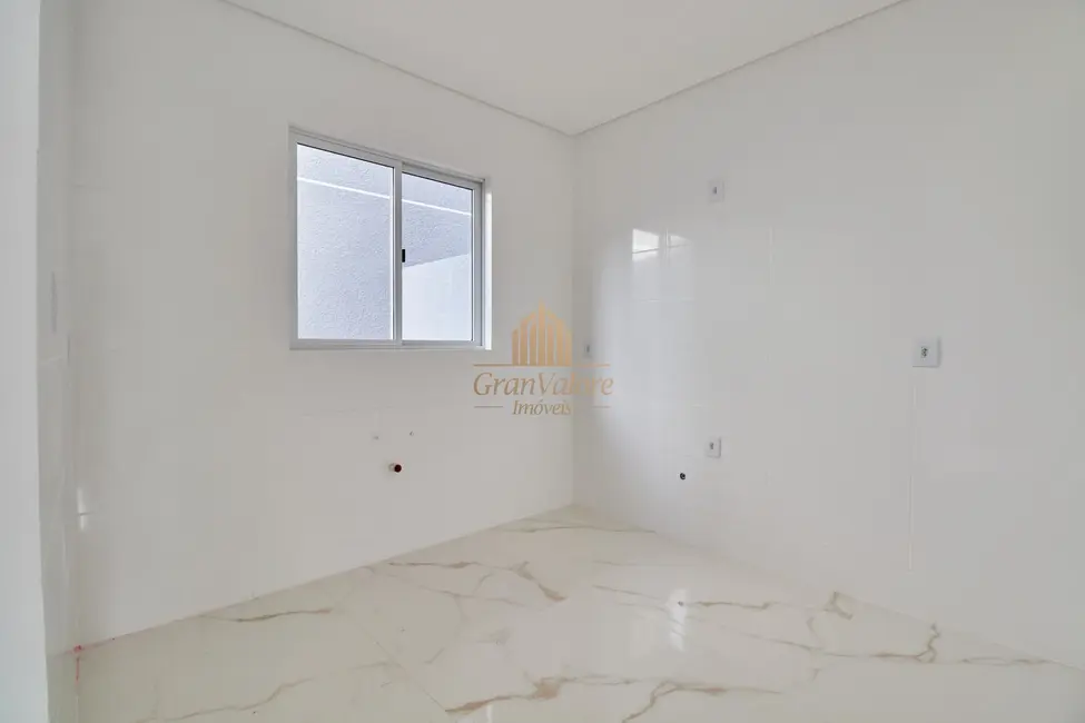 Sobrado com 3 quartos à venda, 122m2 em Hauer, Curitiba - PR - imagem 4 Foto 4 de Sobrado com 3 quartos à venda, 122m2 em Hauer, Curitiba - PR