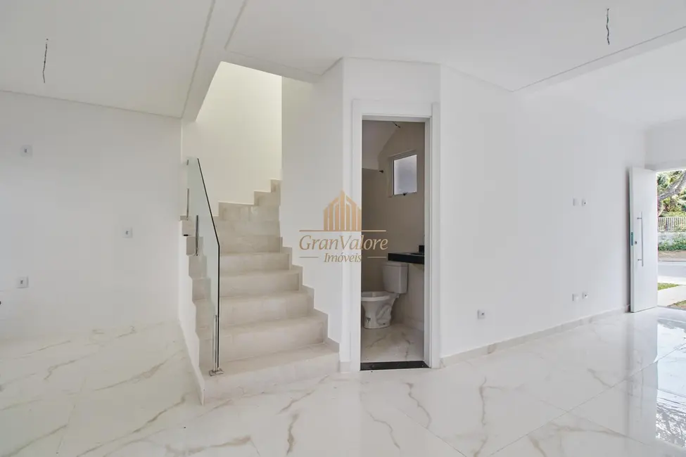 Sobrado com 3 quartos à venda, 122m2 em Hauer, Curitiba - PR - imagem 3 Foto 3 de Sobrado com 3 quartos à venda, 122m2 em Hauer, Curitiba - PR