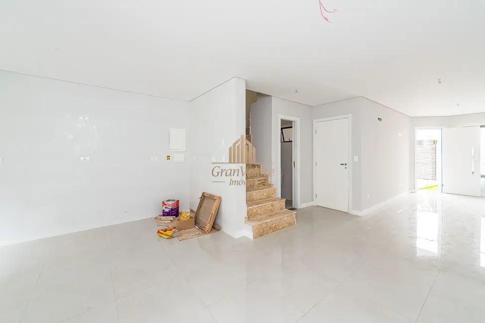 Sobrado com 4 quartos à venda, 149m2 em Uberaba, Curitiba - PR - imagem 4 Foto 4 de Sobrado com 4 quartos à venda, 149m2 em Uberaba, Curitiba - PR