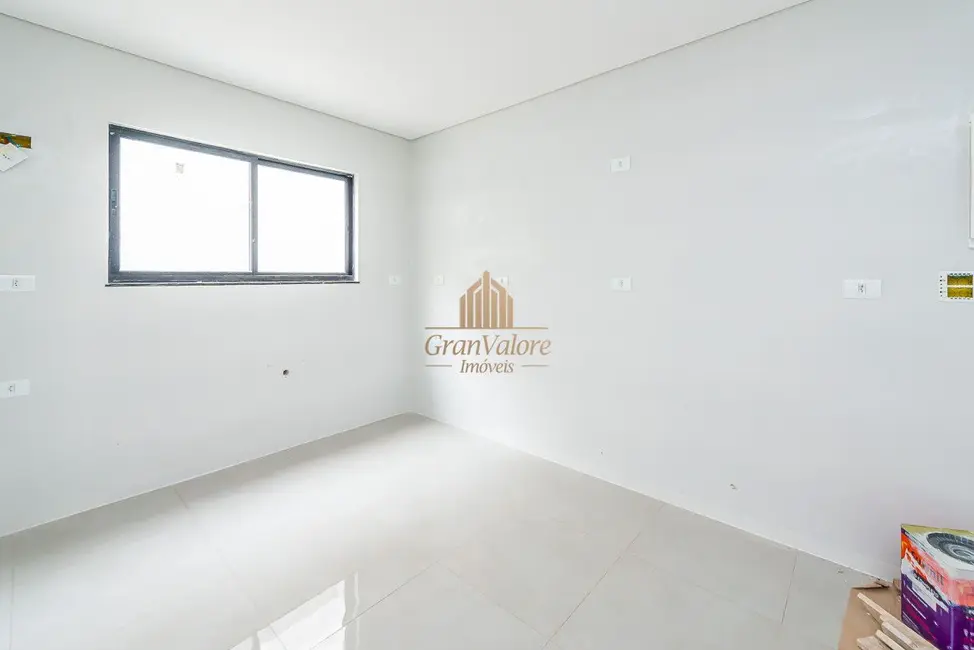 Sobrado com 4 quartos à venda, 149m2 em Uberaba, Curitiba - PR - imagem 8 Foto 8 de Sobrado com 4 quartos à venda, 149m2 em Uberaba, Curitiba - PR