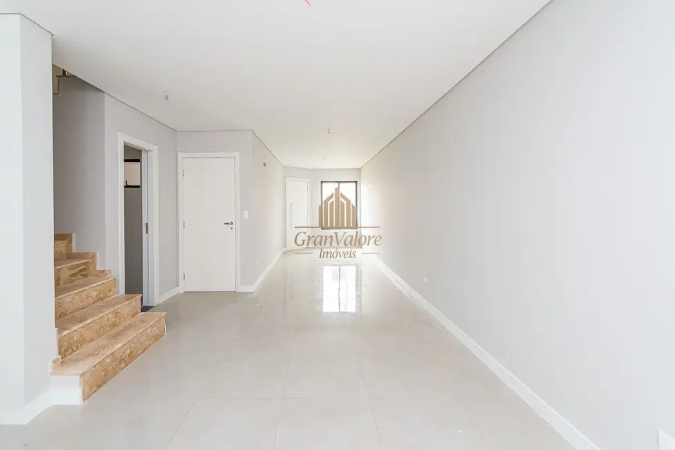 Sobrado com 4 quartos à venda, 149m2 em Uberaba, Curitiba - PR - imagem 6 Foto 6 de Sobrado com 4 quartos à venda, 149m2 em Uberaba, Curitiba - PR