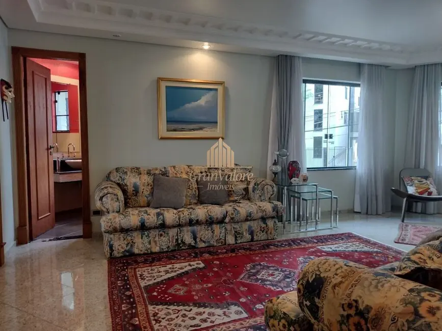 Casa com 3 quartos à venda, 340m2 em Boa Vista, Curitiba - PR - imagem 4 Foto 4 de Casa com 3 quartos à venda, 340m2 em Boa Vista, Curitiba - PR