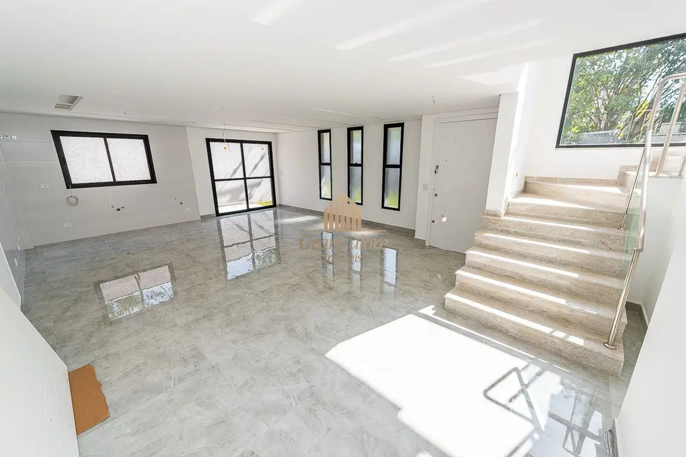 Sobrado com 3 quartos à venda, 191m2 em Cajuru, Curitiba - PR - imagem 3 Foto 3 de Sobrado com 3 quartos à venda, 191m2 em Cajuru, Curitiba - PR