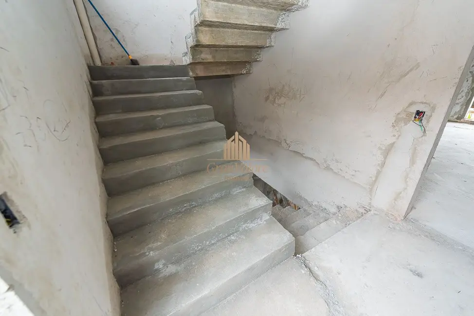 Sobrado com 4 quartos à venda, 296m2 em Tingui, Curitiba - PR - imagem 6 Foto 6 de Sobrado com 4 quartos à venda, 296m2 em Tingui, Curitiba - PR