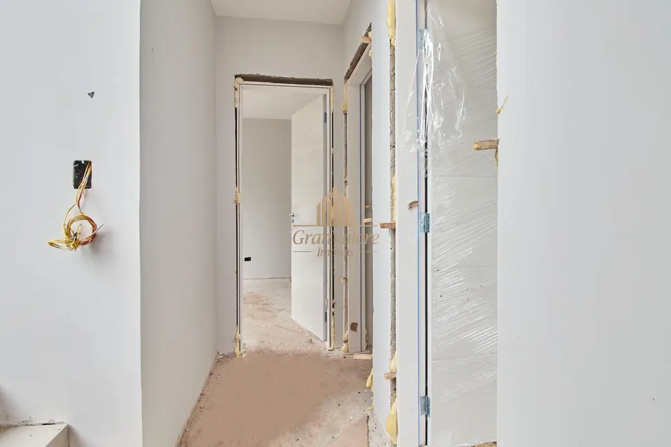 Sobrado com 3 quartos à venda, 105m2 em Uberaba, Curitiba - PR - imagem 6 Foto 6 de Sobrado com 3 quartos à venda, 105m2 em Uberaba, Curitiba - PR