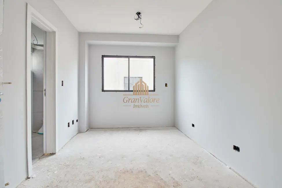 Sobrado com 3 quartos à venda, 105m2 em Uberaba, Curitiba - PR - imagem 9 Foto 9 de Sobrado com 3 quartos à venda, 105m2 em Uberaba, Curitiba - PR