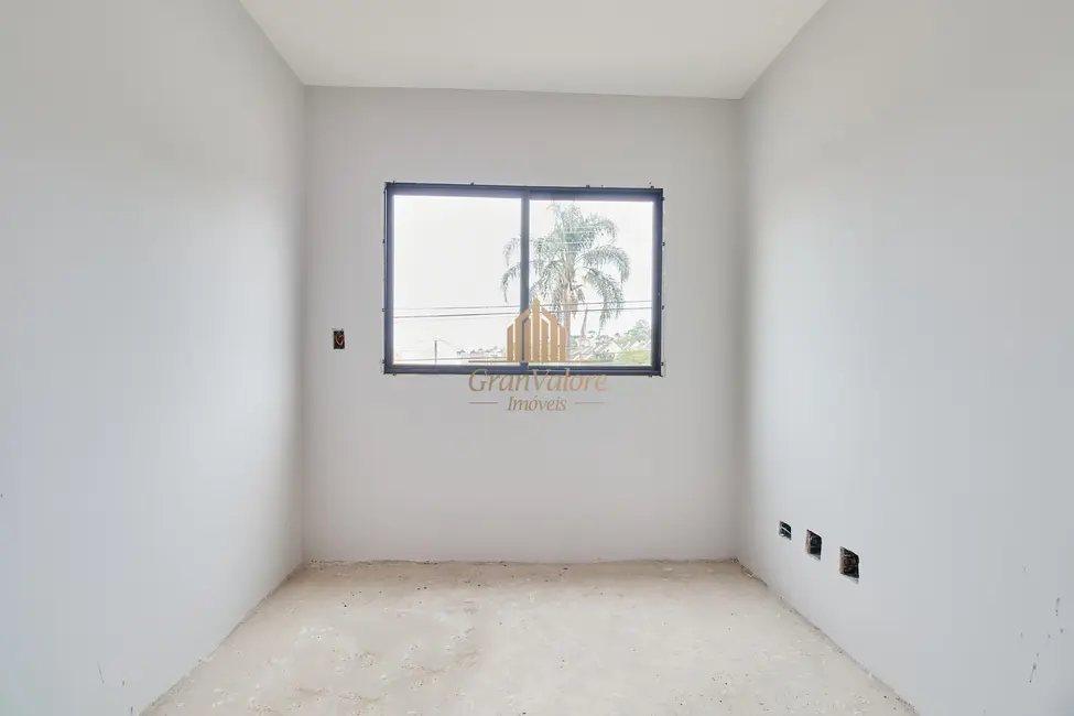 Sobrado com 3 quartos à venda, 105m2 em Uberaba, Curitiba - PR - imagem 4 Foto 4 de Sobrado com 3 quartos à venda, 105m2 em Uberaba, Curitiba - PR
