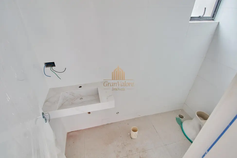Sobrado com 3 quartos à venda, 105m2 em Uberaba, Curitiba - PR - imagem 3 Foto 3 de Sobrado com 3 quartos à venda, 105m2 em Uberaba, Curitiba - PR
