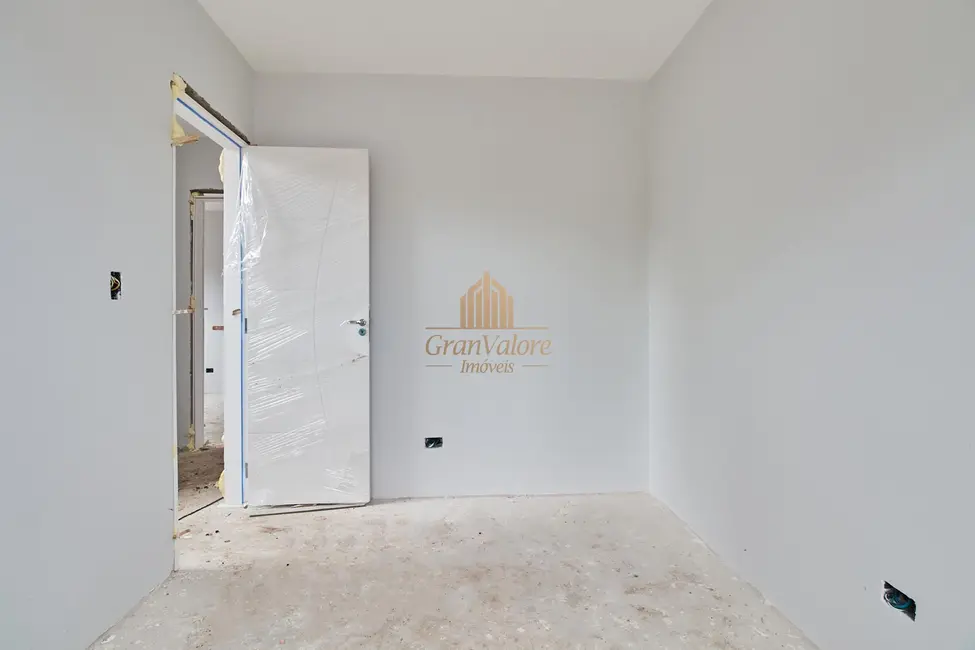 Sobrado com 3 quartos à venda, 105m2 em Uberaba, Curitiba - PR - imagem 5 Foto 5 de Sobrado com 3 quartos à venda, 105m2 em Uberaba, Curitiba - PR