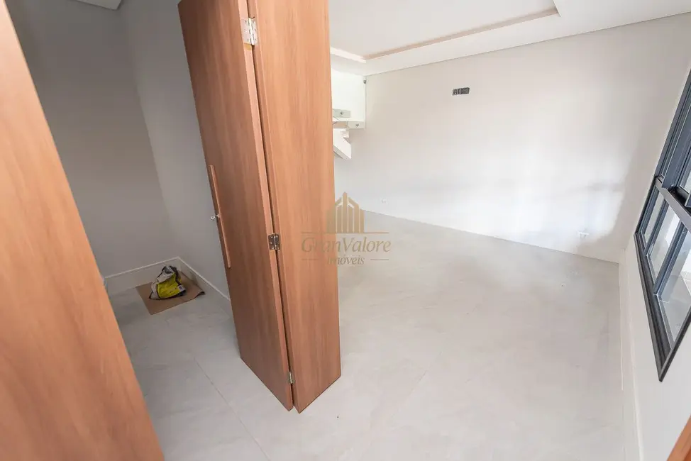 Casa com 3 quartos à venda, 190m2 em Uberaba, Curitiba - PR - imagem 6 Foto 6 de Casa com 3 quartos à venda, 190m2 em Uberaba, Curitiba - PR