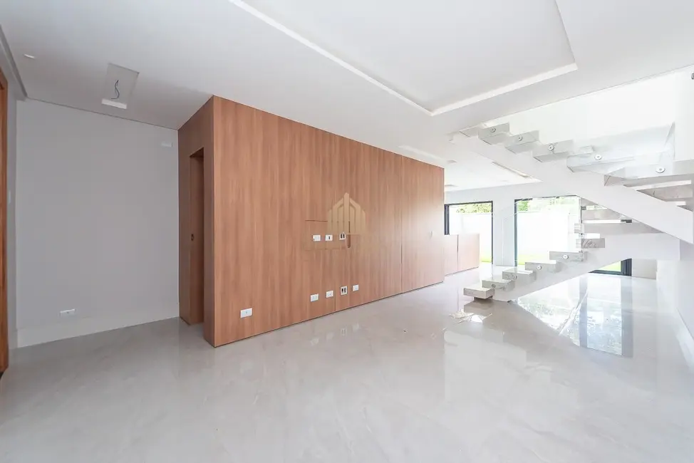 Casa com 3 quartos à venda, 190m2 em Uberaba, Curitiba - PR - imagem 8 Foto 8 de Casa com 3 quartos à venda, 190m2 em Uberaba, Curitiba - PR