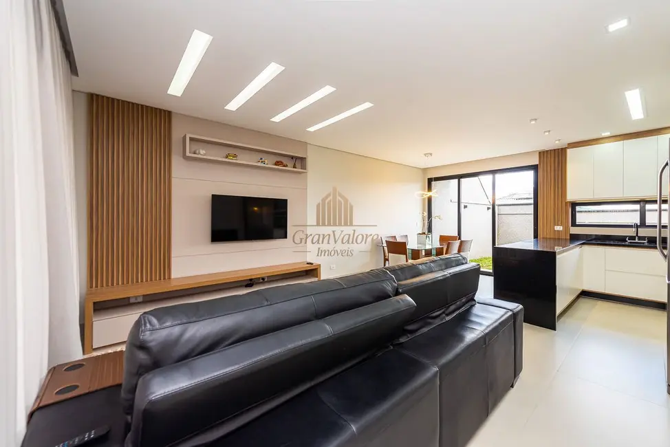 Casa com 3 quartos à venda, 170m2 em Pinheirinho, Curitiba - PR - imagem 3 Foto 3 de Casa com 3 quartos à venda, 170m2 em Pinheirinho, Curitiba - PR