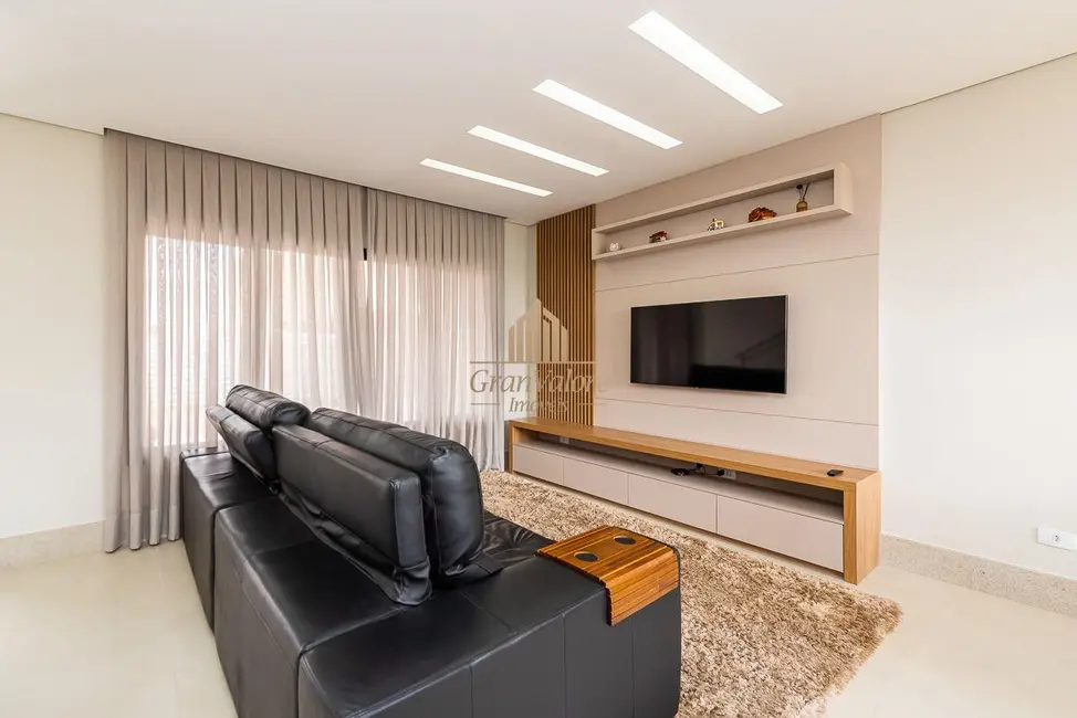 Casa com 3 quartos à venda, 170m2 em Pinheirinho, Curitiba - PR - imagem 4 Foto 4 de Casa com 3 quartos à venda, 170m2 em Pinheirinho, Curitiba - PR