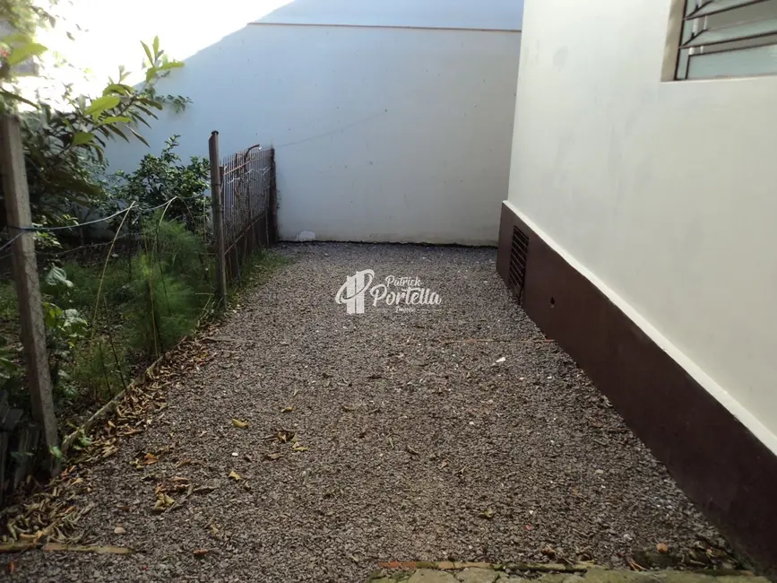 Foto 8 de Casa com 2 quartos para alugar, 70m2 em Nossa Senhora de Fátima, Santa Maria - RS