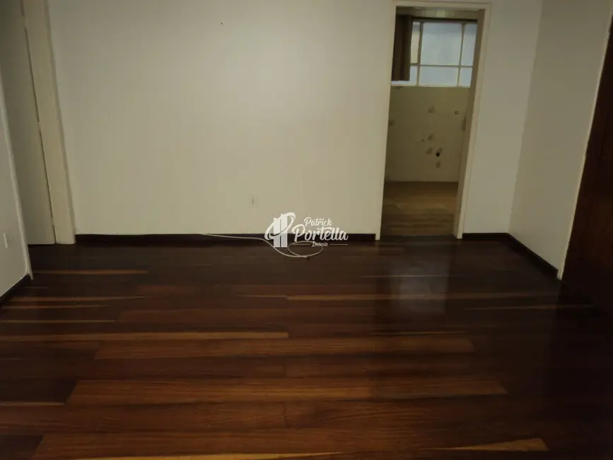 Foto 4 de Apartamento com 4 quartos para alugar, 110m2 em Nossa Senhora de Fátima, Santa Maria - RS