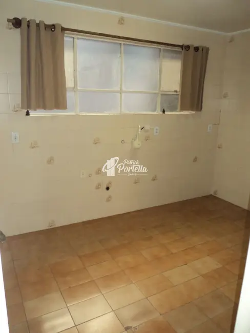 Foto 6 de Apartamento com 4 quartos para alugar, 110m2 em Nossa Senhora de Fátima, Santa Maria - RS