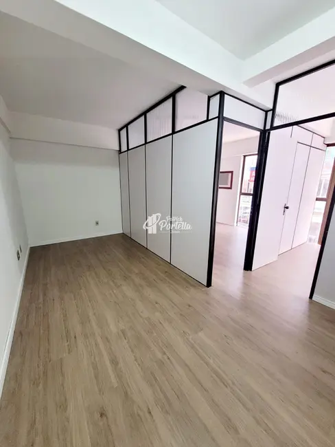 Sala Comercial com 3 quartos para alugar, 40m2 em Centro, Santa Maria - RS - imagem 2 Foto 2 de Sala Comercial com 3 quartos para alugar, 40m2 em Centro, Santa Maria - RS