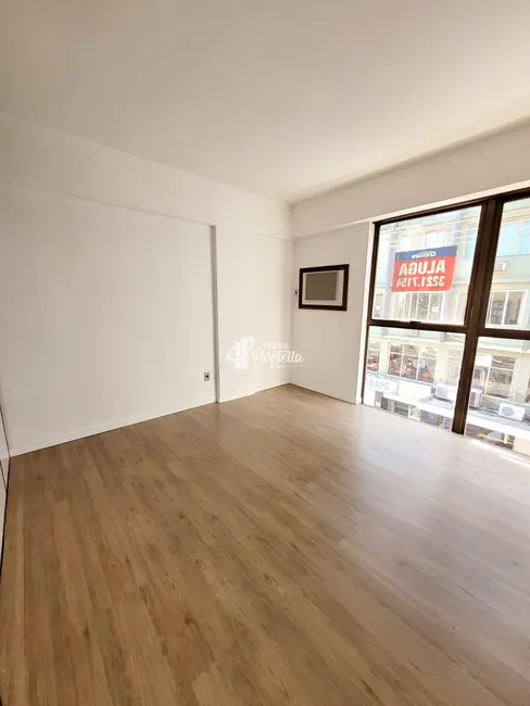 Sala Comercial com 3 quartos para alugar, 40m2 em Centro, Santa Maria - RS - imagem 6 Foto 6 de Sala Comercial com 3 quartos para alugar, 40m2 em Centro, Santa Maria - RS