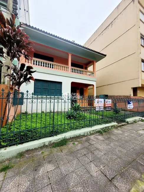 Foto 2 de Casa com 4 quartos para alugar, 225m2 em Nossa Senhora de Fátima, Santa Maria - RS