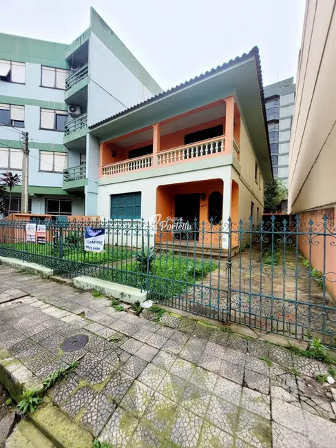 Foto 1 de Casa com 4 quartos para alugar, 225m2 em Nossa Senhora de Fátima, Santa Maria - RS