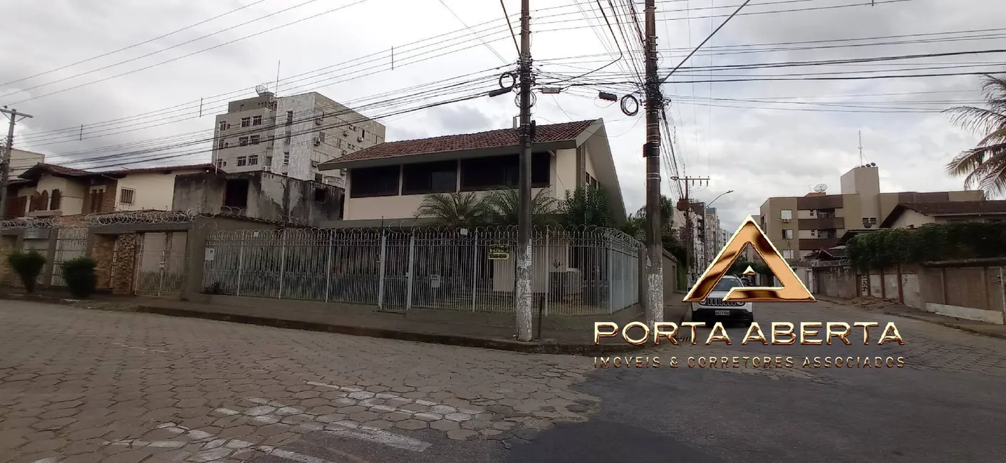 Foto 1 de Casa com 6 quartos à venda, 294m2 em Santa Helena, Coronel Fabriciano - MG