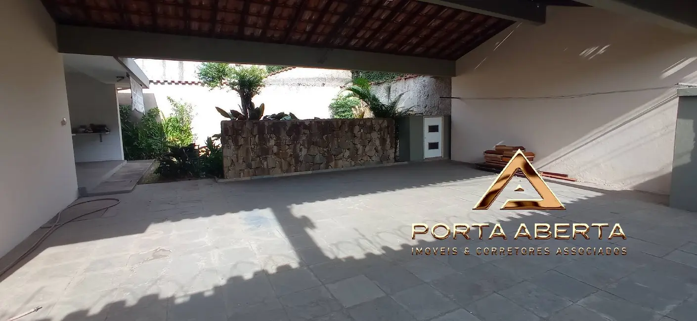 Foto 2 de Casa com 6 quartos à venda, 294m2 em Santa Helena, Coronel Fabriciano - MG