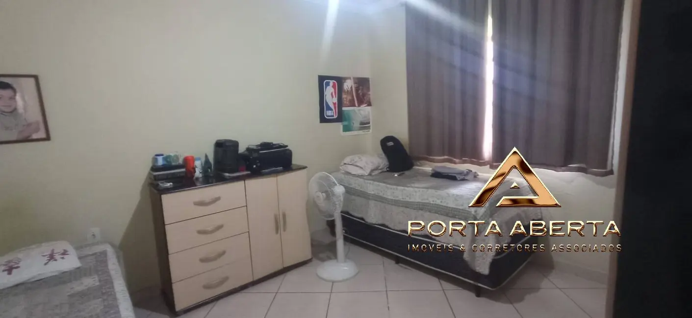 Foto 2 de Casa com 3 quartos à venda, 550m2 em Veneza, Ipatinga - MG