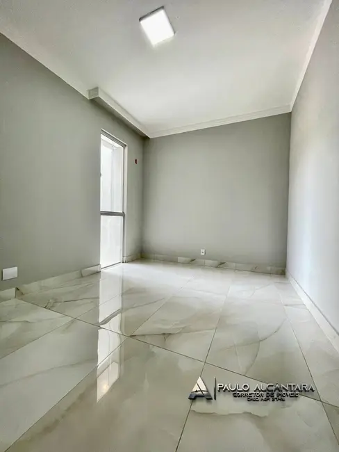 Foto 2 de Casa com 3 quartos à venda, 135m2 em Santana Do Paraiso - MG