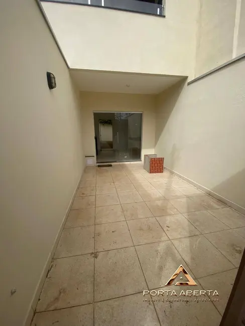 Foto 2 de Casa com 2 quartos à venda, 78m2 em Timoteo - MG