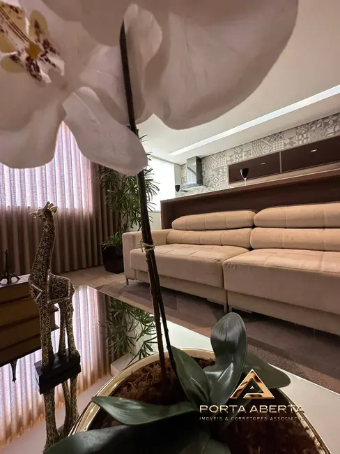 Apartamento com 3 quartos à venda, 215m2 em Funcionários, Timoteo - MG - imagem 8 Foto 8 de Apartamento com 3 quartos à venda, 215m2 em Funcionários, Timoteo - MG