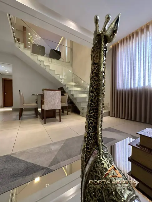 Apartamento com 3 quartos à venda, 215m2 em Funcionários, Timoteo - MG - imagem 7 Foto 7 de Apartamento com 3 quartos à venda, 215m2 em Funcionários, Timoteo - MG