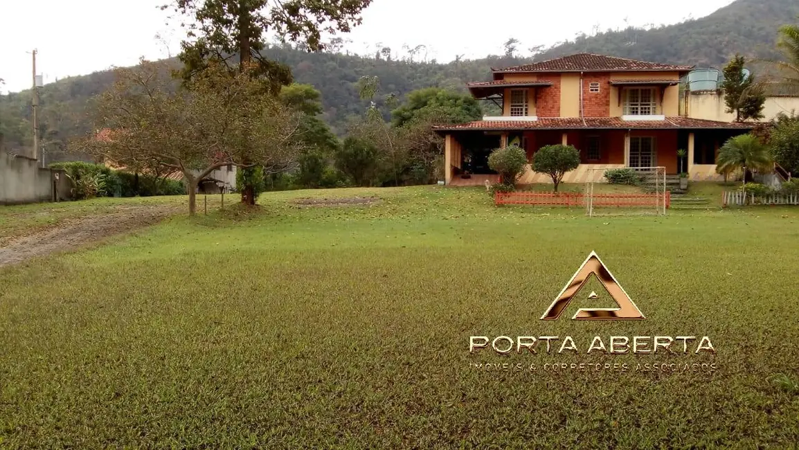 Foto 1 de Chácara com 5 quartos à venda, 160m2 em Santa Maria, Timoteo - MG