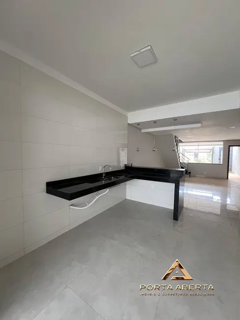 Casa com 3 quartos à venda, 154m2 em Santana Do Paraiso - MG - imagem 7 Foto 7 de Casa com 3 quartos à venda, 154m2 em Santana Do Paraiso - MG
