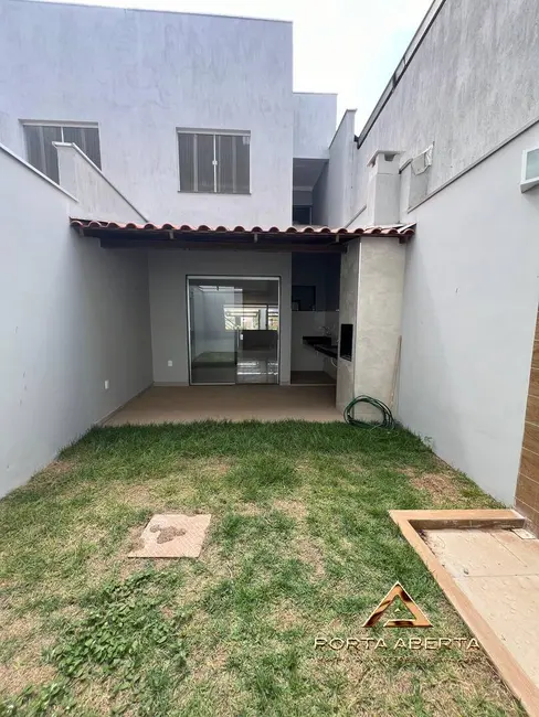 Foto 2 de Casa com 3 quartos à venda, 154m2 em Santana Do Paraiso - MG