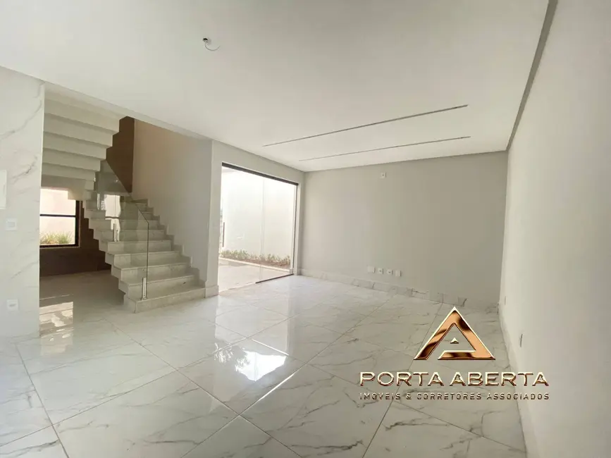 Casa com 3 quartos à venda, 180m2 em Santana Do Paraiso - MG - imagem 3 Foto 3 de Casa com 3 quartos à venda, 180m2 em Santana Do Paraiso - MG