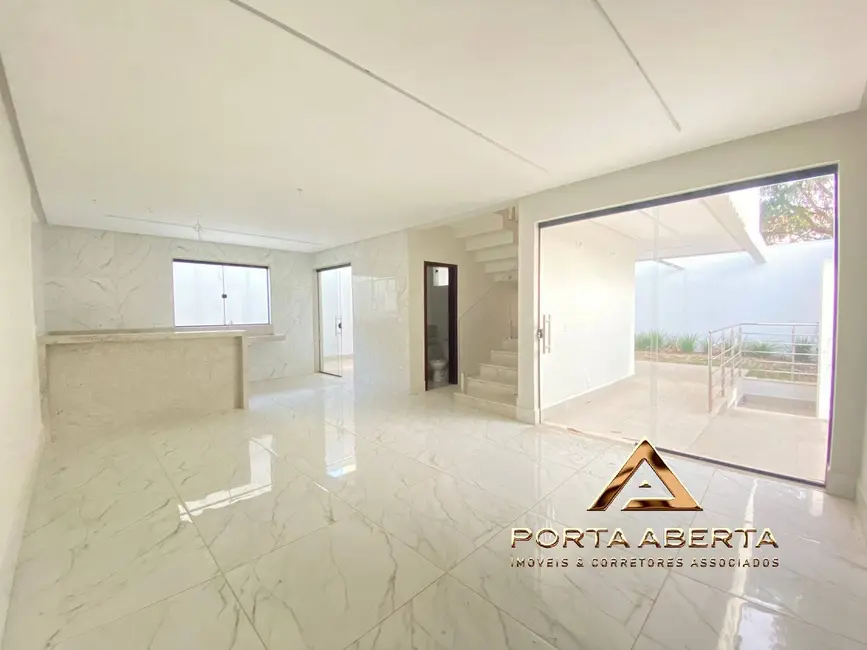 Casa com 3 quartos à venda, 180m2 em Santana Do Paraiso - MG - imagem 2 Foto 2 de Casa com 3 quartos à venda, 180m2 em Santana Do Paraiso - MG