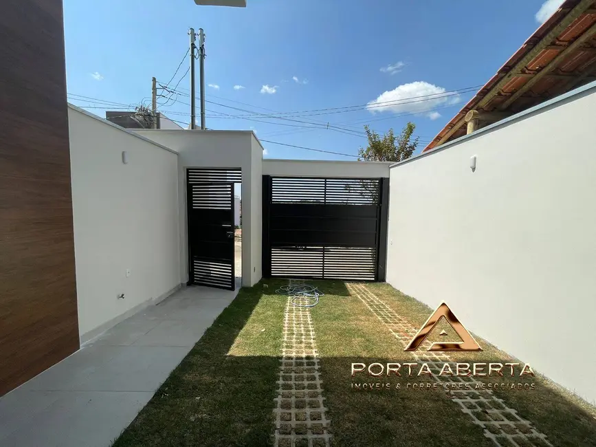 Foto 2 de Casa com 3 quartos à venda, 150m2 em Santana Do Paraiso - MG