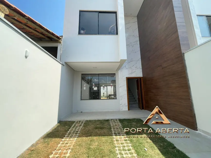 Foto 1 de Casa com 3 quartos à venda, 150m2 em Santana Do Paraiso - MG