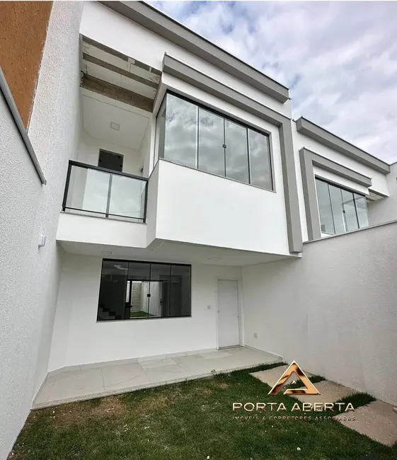 Foto 1 de Casa com 3 quartos à venda, 150m2 em Santana Do Paraiso - MG