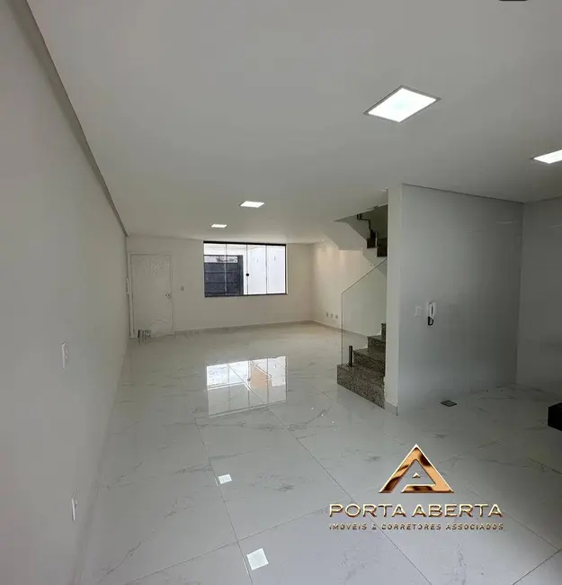 Casa com 3 quartos à venda, 150m2 em Santana Do Paraiso - MG - imagem 3 Foto 3 de Casa com 3 quartos à venda, 150m2 em Santana Do Paraiso - MG