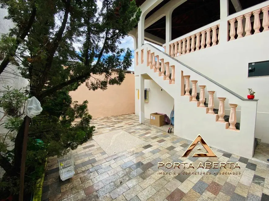 Casa com 3 quartos à venda, 220m2 em Vila Ipanema, Ipatinga - MG - imagem 4 Foto 4 de Casa com 3 quartos à venda, 220m2 em Vila Ipanema, Ipatinga - MG