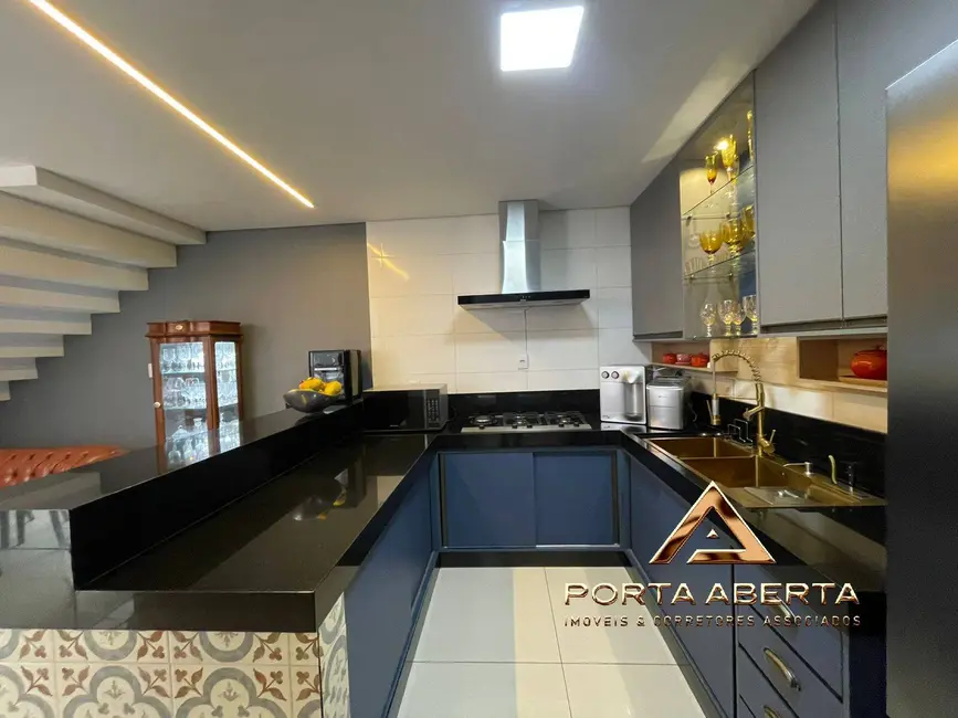 Casa com 3 quartos à venda, 144m2 em Giovanini, Coronel Fabriciano - MG - imagem 3 Foto 3 de Casa com 3 quartos à venda, 144m2 em Giovanini, Coronel Fabriciano - MG