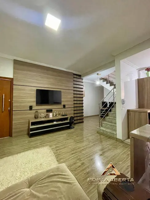 Foto 1 de Cobertura com 3 quartos à venda, 175m2 em Santana Do Paraiso - MG