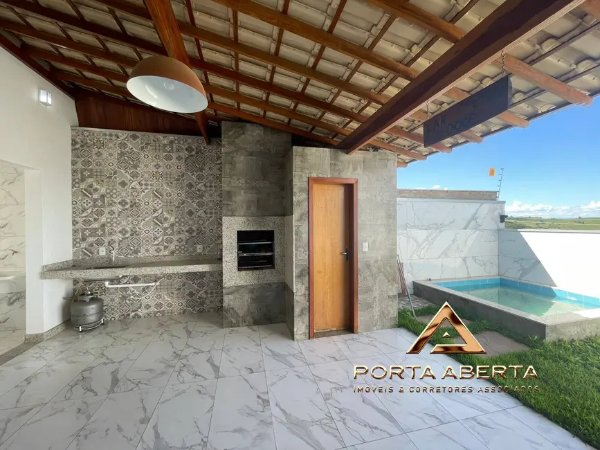 Foto 2 de Casa com 3 quartos à venda, 162m2 em Santana Do Paraiso - MG