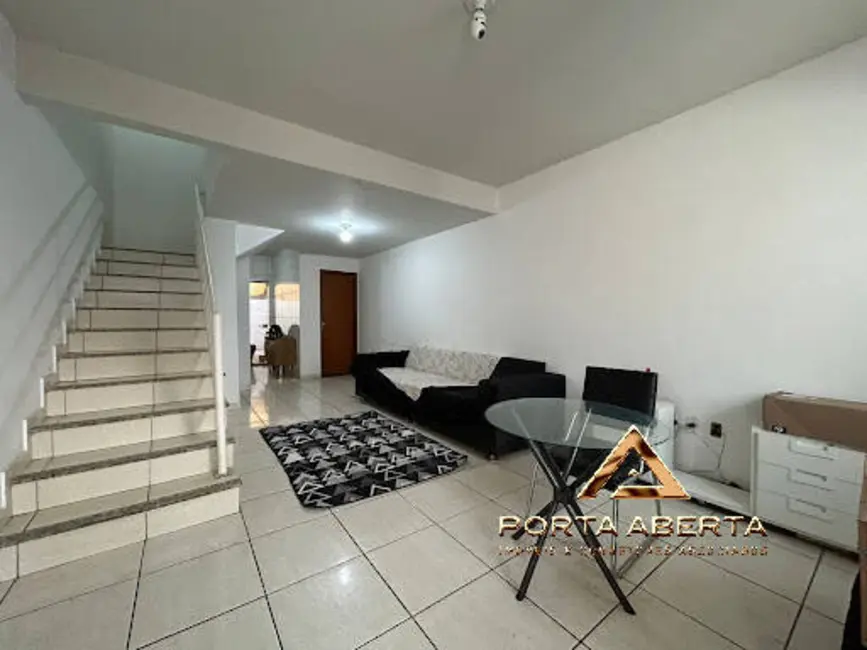 Foto 1 de Casa com 2 quartos à venda, 93m2 em Santana Do Paraiso - MG