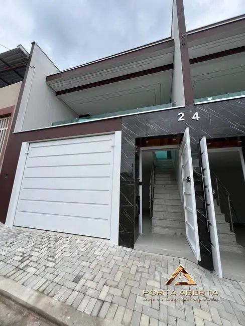 Foto 1 de Casa com 3 quartos à venda, 165m2 em Santana Do Paraiso - MG
