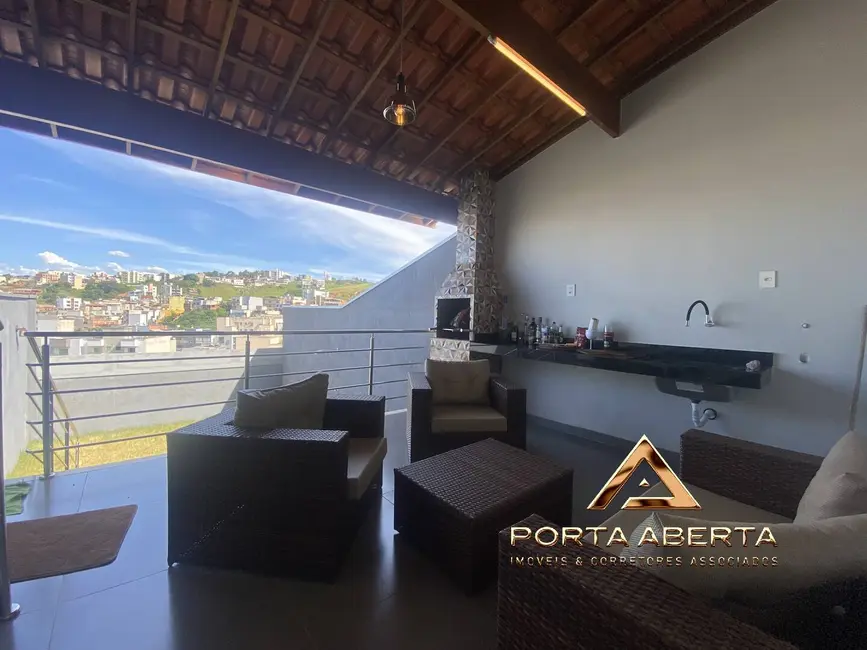 Foto 1 de Casa com 3 quartos à venda, 178m2 em Santana Do Paraiso - MG