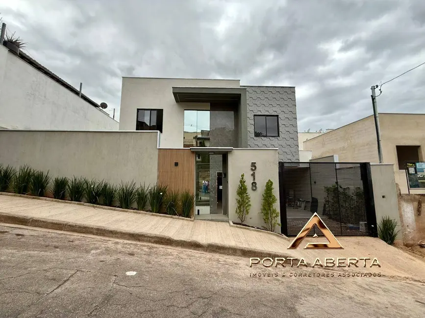 Casa com 3 quartos à venda, 170m2 em Santana Do Paraiso - MG - imagem 1 Foto 1 de Casa com 3 quartos à venda, 170m2 em Santana Do Paraiso - MG